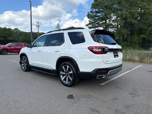 Certified 2024 Honda Pilot Touring image 7