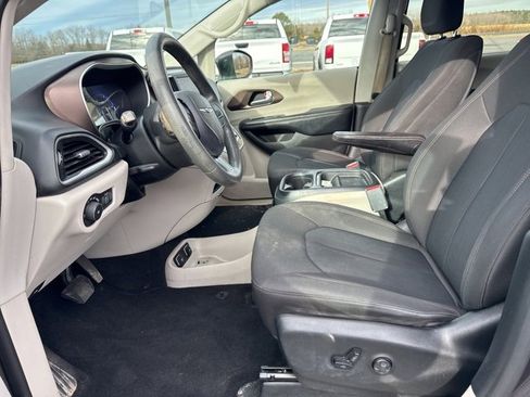 Used 2018 Chrysler Pacifica Touring Plus w/ Tire & Wheel Group image 22