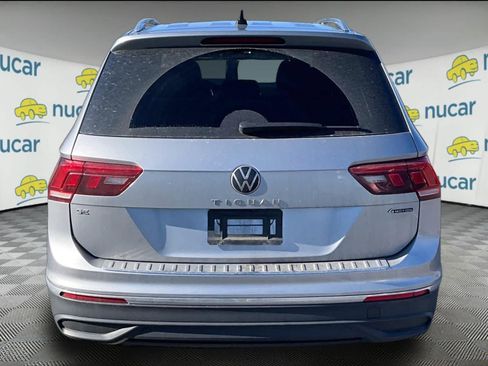 Used 2024 Volkswagen Tiguan SE image 3