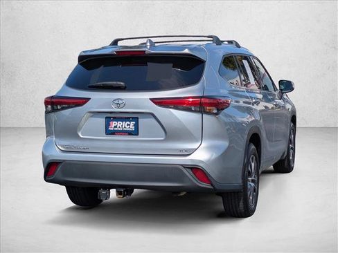 Used 2021 Toyota Highlander XLE FWD image 5