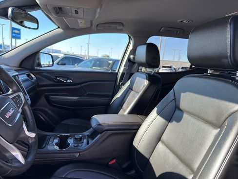 Used 2023 GMC Acadia SLT w/ Elevation Edition image 27