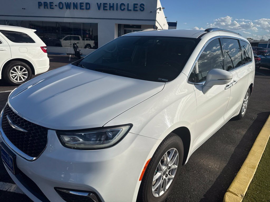 Used 2021 Chrysler Pacifica Touring-L FWD image 2