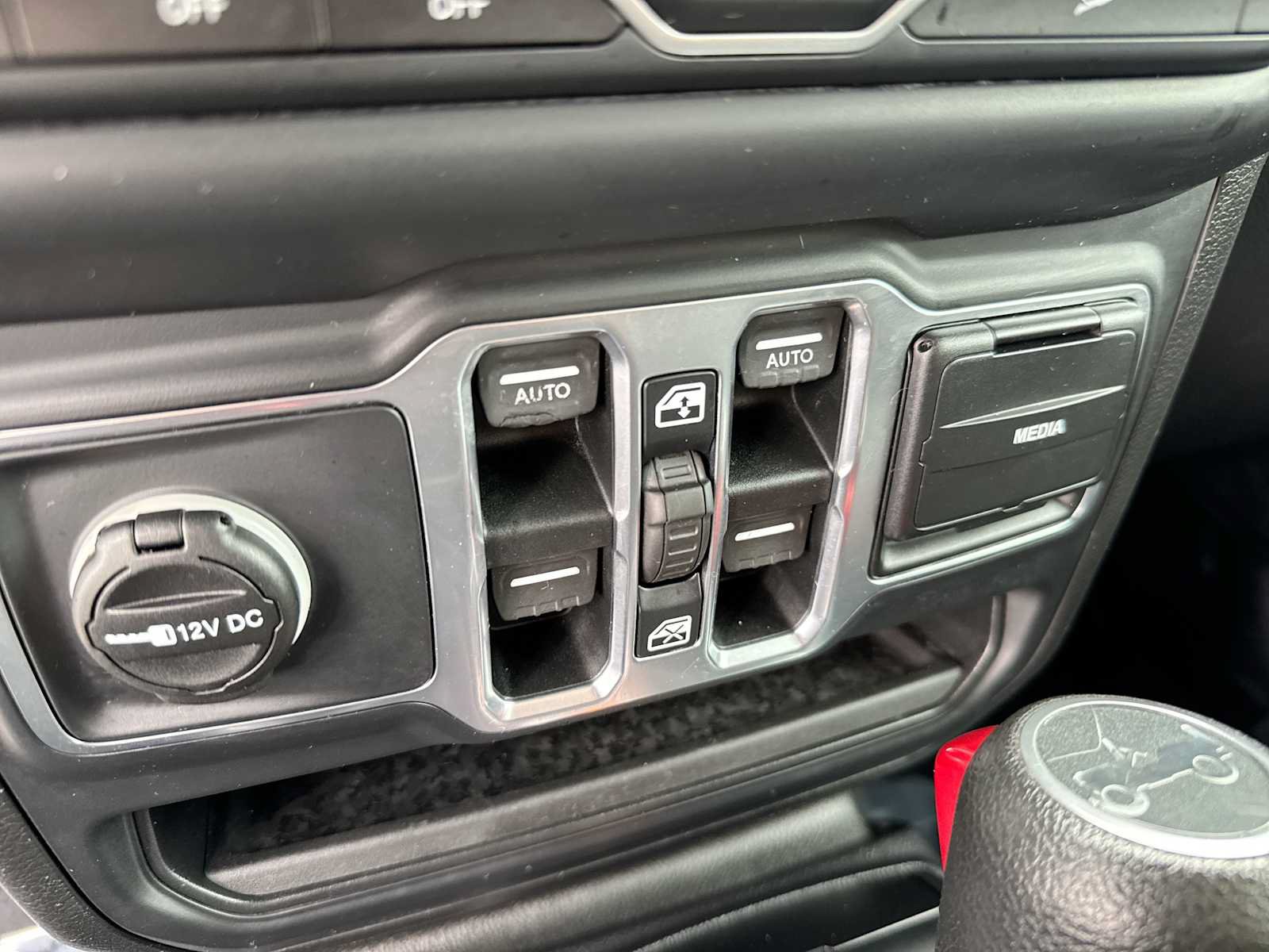 Used 2018 Jeep Wrangler Unlimited Sport S AWD/4WD image 15