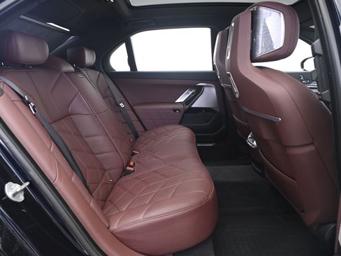 Used 2023 BMW 760i xDrive image 19