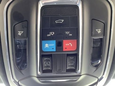 Certified 2023 Jeep Grand Cherokee Altitude AWD/4WD image 15