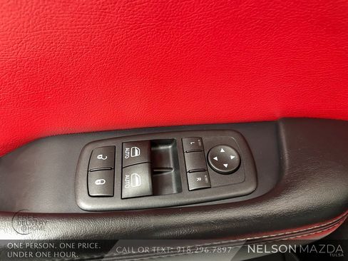 Used 2015 Dodge Challenger SXT image 19