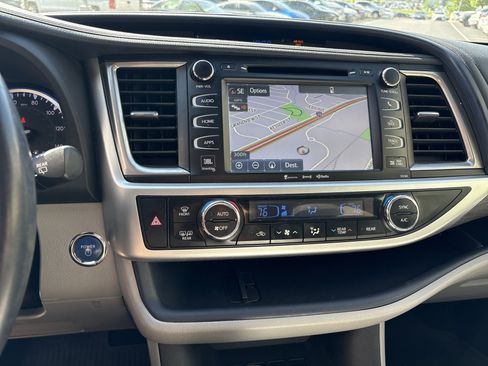 Used 2017 Toyota Highlander Limited image 30