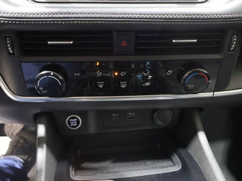 Used 2022 Nissan Rogue S image 28