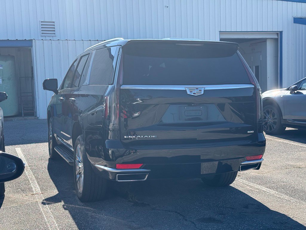 Used 2021 Cadillac Escalade Premium Luxury AWD/4WD image 5