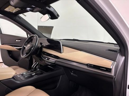 Used 2024 Cadillac XT4 Luxury w/ Cold Weather Package AWD/4WD image 21