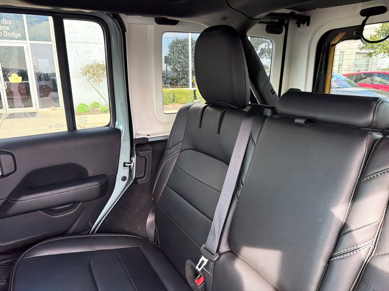 Used 2023 Jeep Wrangler Unlimited Sahara w/ Cold Weather Group AWD/4WD image 22