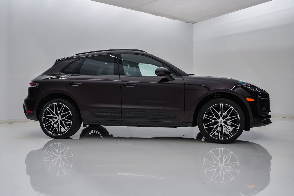 Certified 2023 Porsche Macan Turbo AWD/4WD image 9