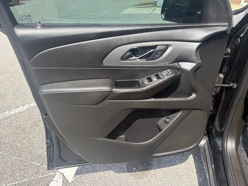 Used 2023 Chevrolet Traverse LT FWD image 12