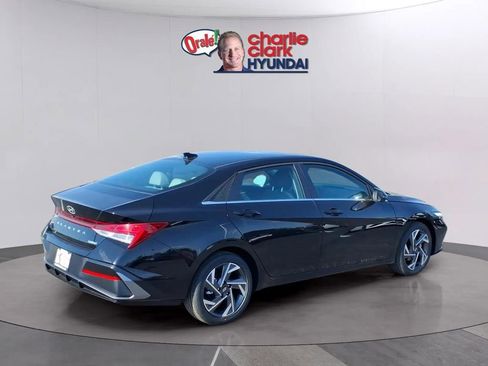 New 2026 Hyundai Elantra Limited FWD image 5