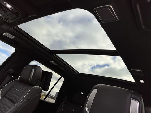 Certified 2024 Cadillac Escalade Sport Platinum image 24