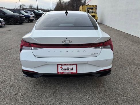 Used 2021 Hyundai Elantra Limited image 6