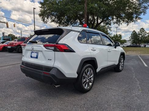 Used 2019 Toyota RAV4 XLE Premium FWD image 4