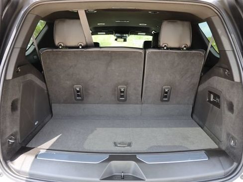 Used 2022 Cadillac Escalade Luxury RWD image 14
