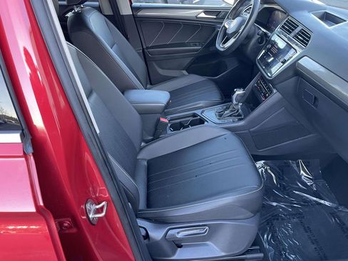 Used 2022 Volkswagen Tiguan SE image 48