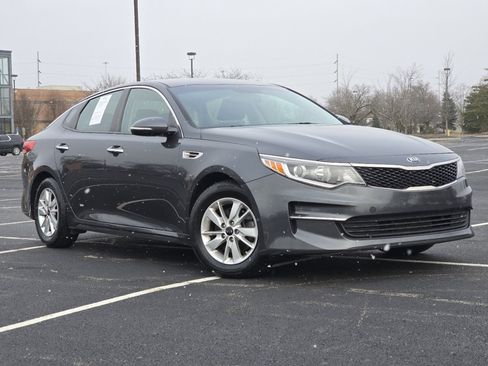 Used 2018 Kia Optima LX image 2