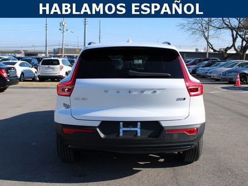 Used 2025 Volvo XC40 B5 Plus image 4