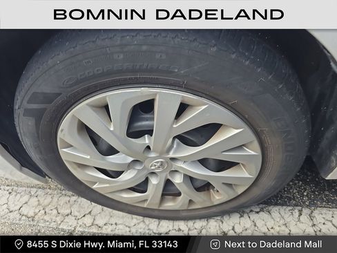 Used 2017 Toyota Corolla LE image 8