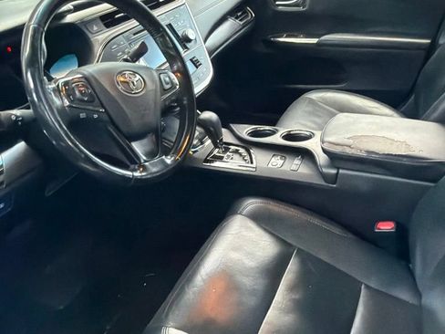 Used 2018 Toyota Avalon Limited FWD image 3