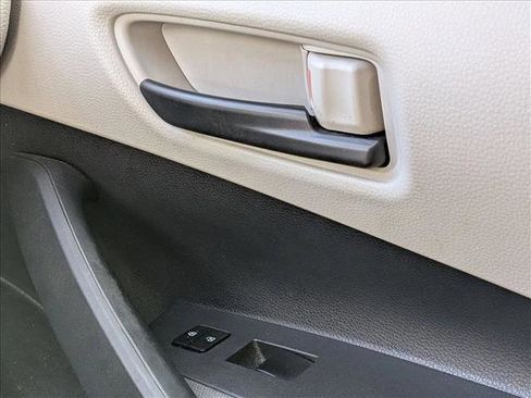 Used 2022 Toyota Corolla LE image 4