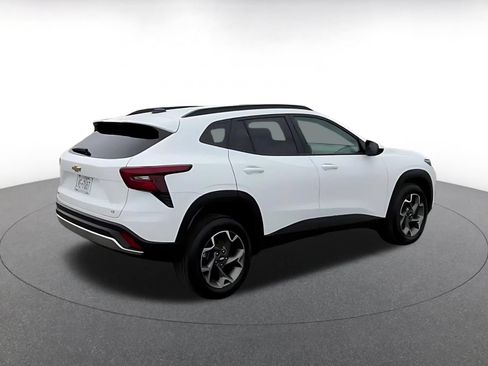 Used 2025 Chevrolet Trax LT FWD image 15