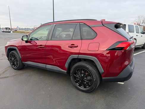 Used 2019 Toyota RAV4 LE image 4