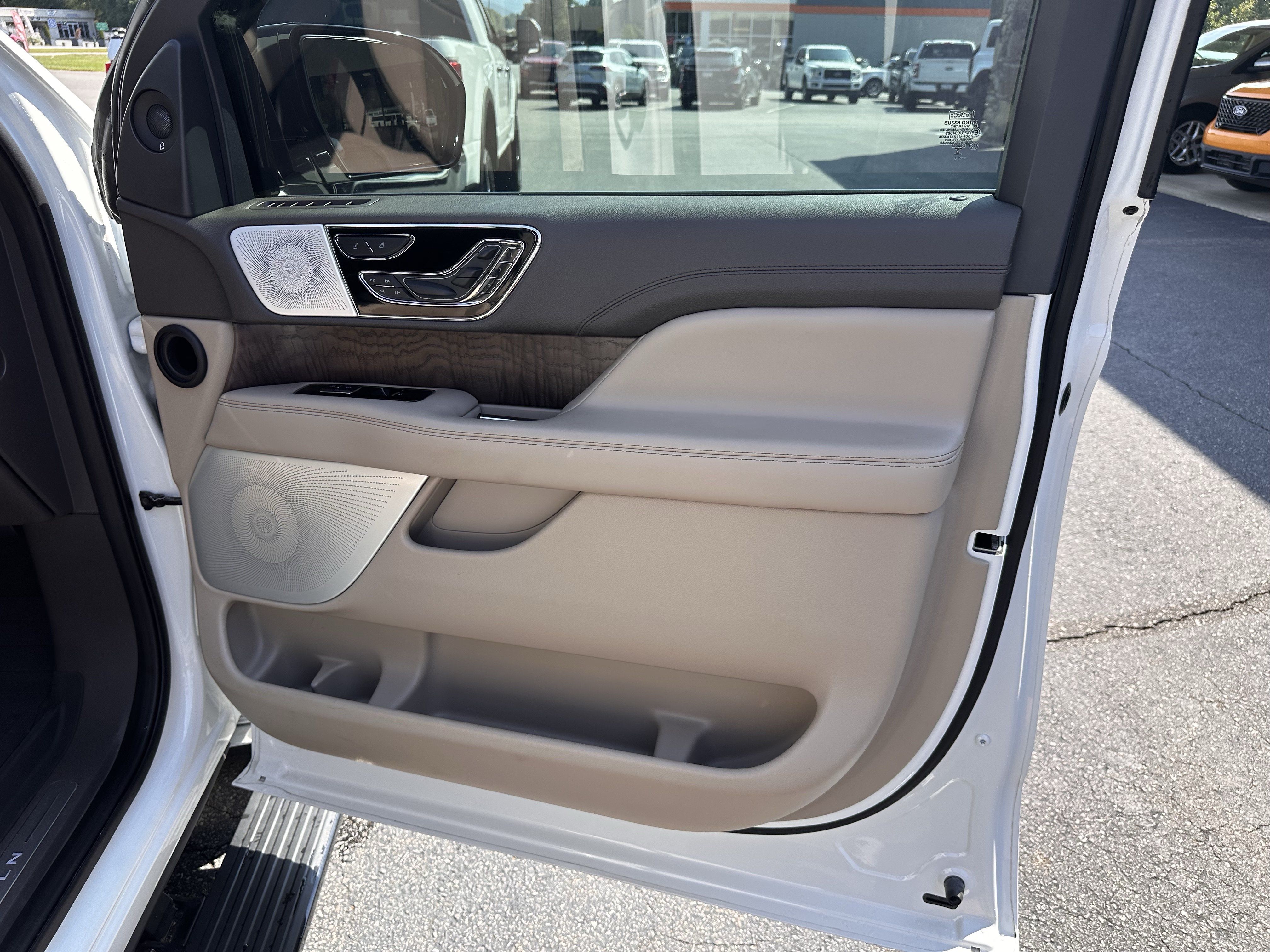 Used 2024 Lincoln Navigator L Reserve AWD/4WD image 14