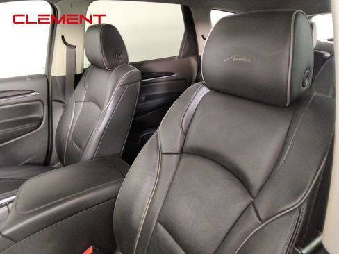 Used 2021 Buick Enclave Avenir w/ Avenir Technology Package FWD image 31