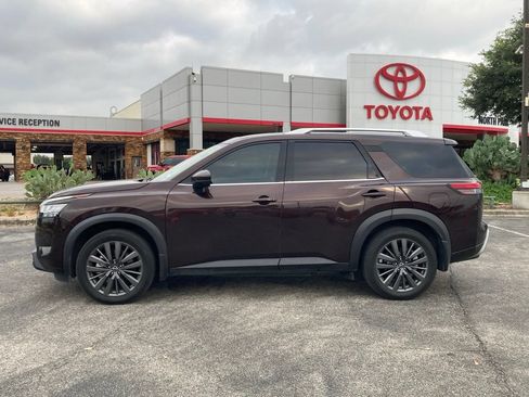 Used 2022 Nissan Pathfinder SL w/ SL Premium Package FWD image 7