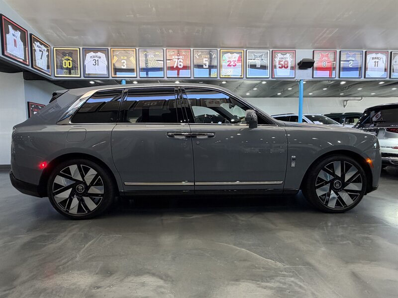 Used 2025 Rolls-Royce Cullinan AWD/4WD image 4