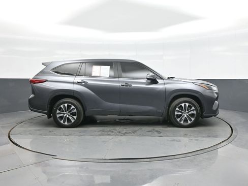 Used 2023 Toyota Highlander XLE image 8