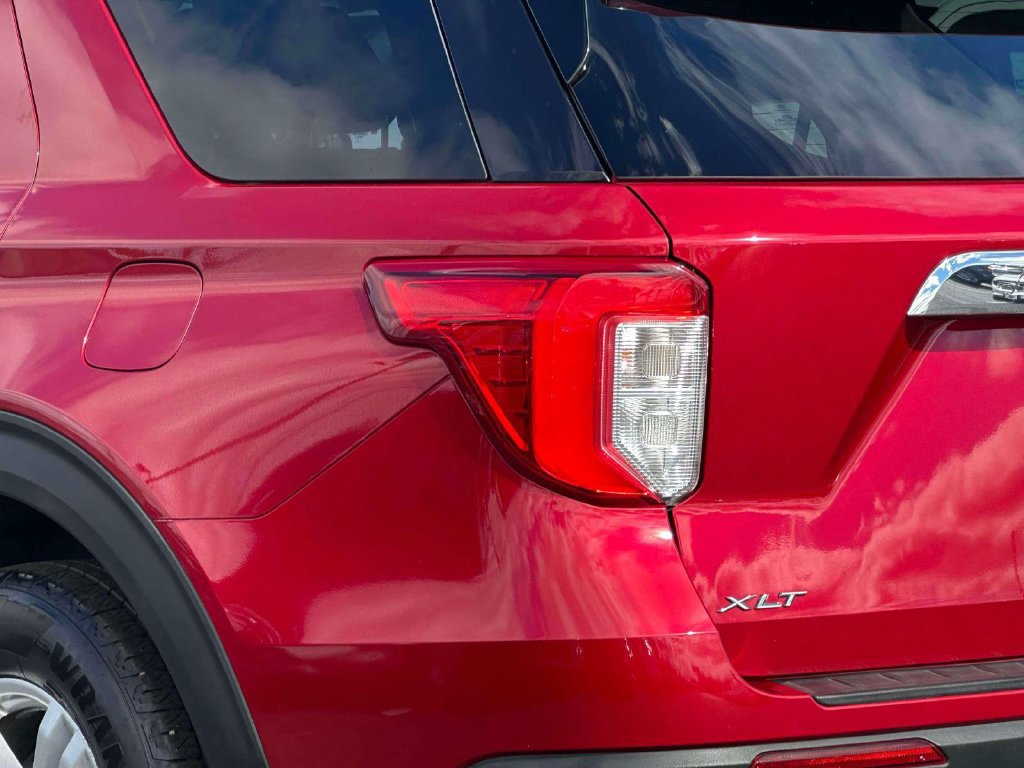 Used 2020 Ford Explorer XLT w/ Equipment Group 202A AWD/4WD image 9