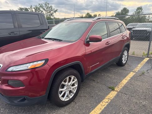 Used 2016 Jeep Cherokee Latitude w/ Cold Weather Group AWD/4WD image 14