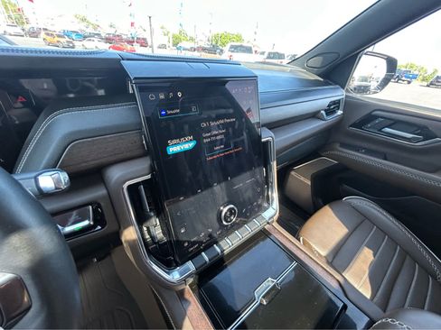 Used 2025 GMC Yukon XL Denali Ultimate w/ LPO, Floor Liner Package AWD/4WD image 46