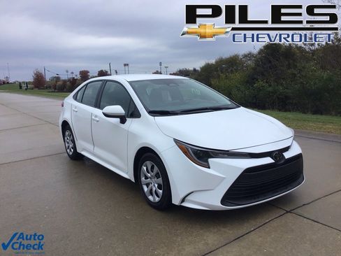 Used 2024 Toyota Corolla LE image 1
