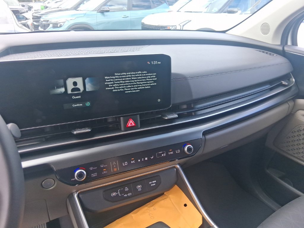 Certified 2026 Kia Carnival FWD image 11