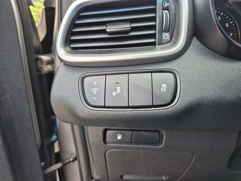 Used 2019 Kia Sorento AWD image 24