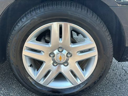Used 2011 Chevrolet Impala LT w/ Luxury Edition Package FWD image 9