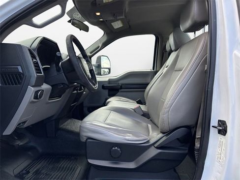 Used 2017 Ford F550 2WD Regular Cab Super Duty image 9