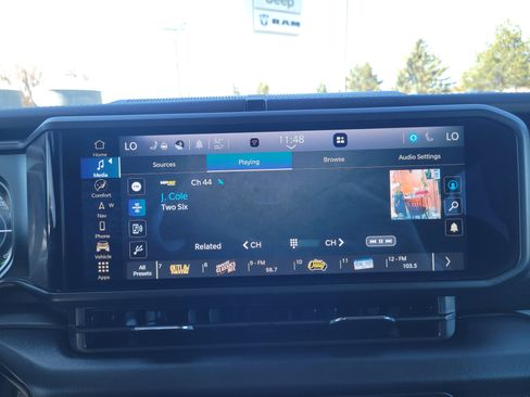 Used 2024 Jeep Wrangler Unlimited Rubicon 4xe w/ Technology Group image 9