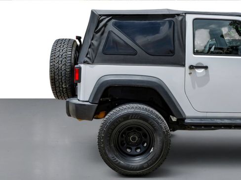 Used 2018 Jeep Wrangler Sport AWD/4WD image 6