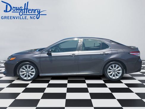 Used 2018 Toyota Camry LE w/ Convenience Package FWD image 2