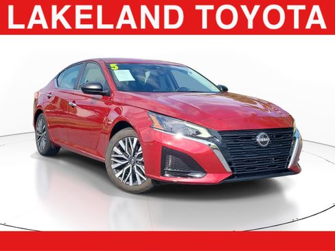Used 2025 Nissan Altima 2.5 SV FWD image 1