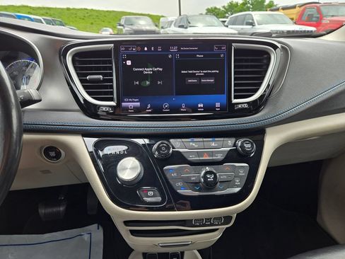 Used 2021 Chrysler Pacifica Touring-L FWD image 21