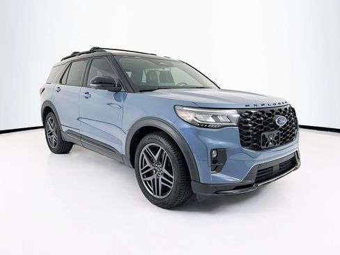 Used 2025 Ford Explorer ST image 7