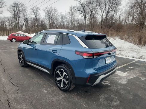 Used 2025 Volkswagen Tiguan SE image 4